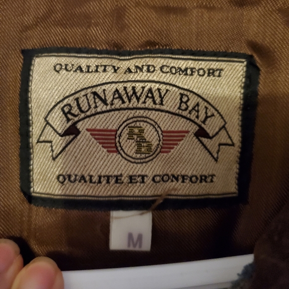 EUC 4 button Runaway Bay Jacket - Picture 4 of 4